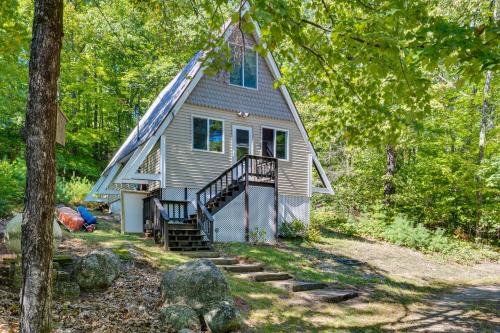 Eidelweiss Village House | Steps to Lake, Beach and Playground Madison Cabin