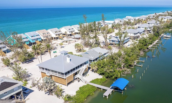 Cape Haze House | Steps to the Beach! 3/2 on South Gulf