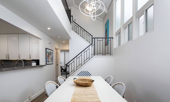 Del Mar Condo | Steps to the Beach, Park, Shops & Restaurants At 18th Street
