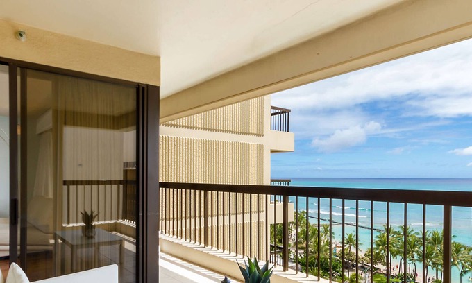 Waikiki Condo | Steps to Waikiki Beach! | Panoramic Ocean Views