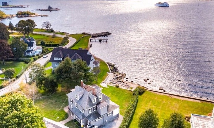 Groton House | Steps to Waterfront Golf! Your Own Backyard Private Beach w/Loungers & Umbrellas