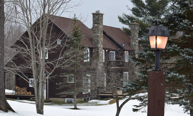 Jeffersonville Ski Chalet | Sterling (12 people) @ Smugglers Fam-style Chalets - 5 Min walk to the Resort