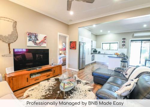 Dubbo House | Sterling House Spacious Deck BBQ Pet Friendly