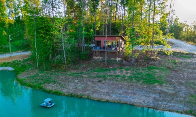 Campton Cabin | Still Water – Luxury King Cabin Overlooking the Pond w/Hot Tub, Fire Pit