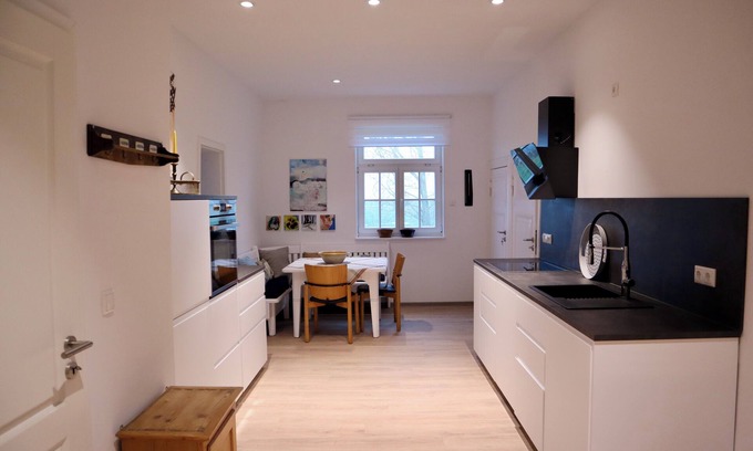 Breetz Apartment | Stilvolle 5 Ferienwohnung in Historischem Gutshaus am Fluss mit Panoramablick