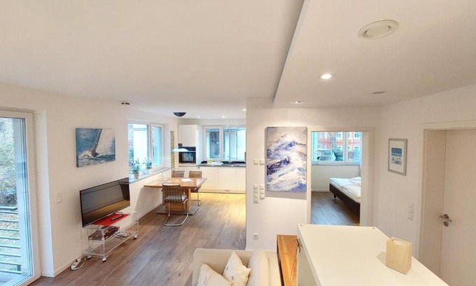 Blasewitz Apartment | Stilvolle Wohnung in Elbnähe mit Balkon, Parkplatz