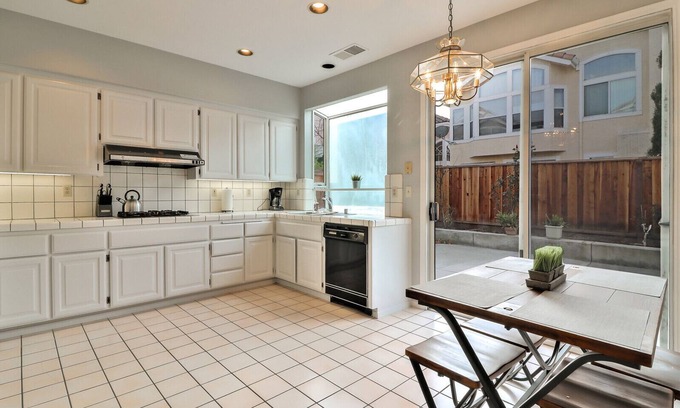 Townsend House | STN: Beautiful, Spacious 5 bd/3ba in San Jose