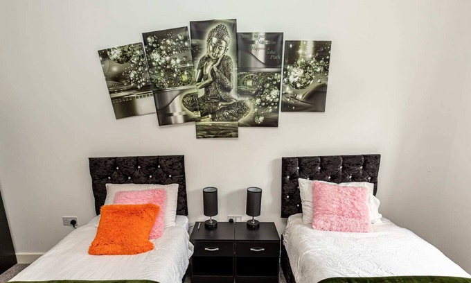 Warrington Apartment | Stockton Heights - 2 Bedroom, Top Floor Apartment. Centrally located in Warringt