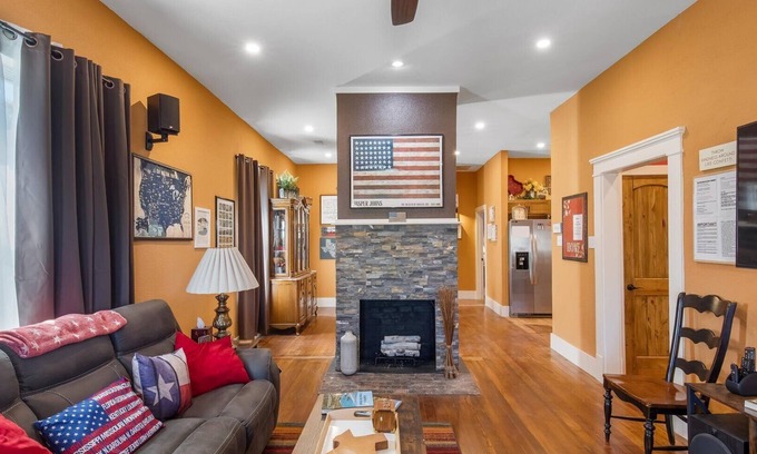 Fort Worth House | Stockyards-3/4 mile away!-Sleeps 8-Americana House, TCU close by