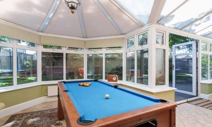 Gosport House | Stoke Villas - a house that sleeps 17 guests in 5 bedrooms