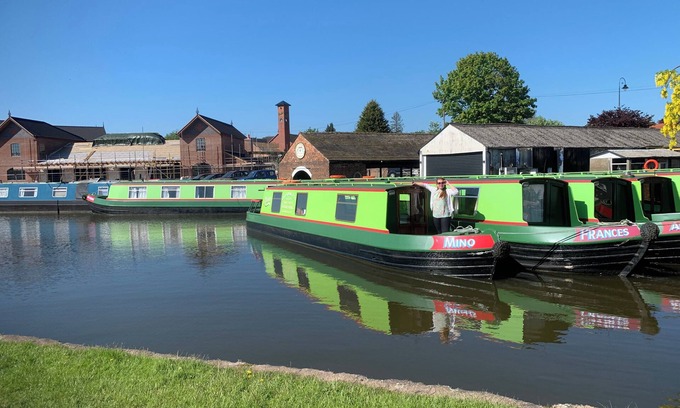 Stone Cabin | Stone - Boat - Sleeps 2 - Pet Friiendly- 85ws