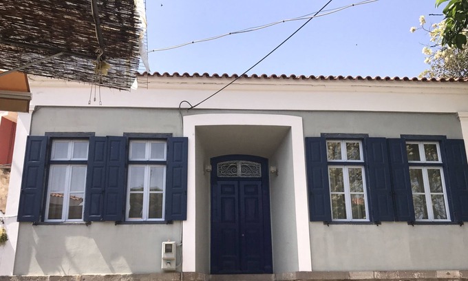 Petra House | Stone built house, fully renovated, high ceilings, big windows