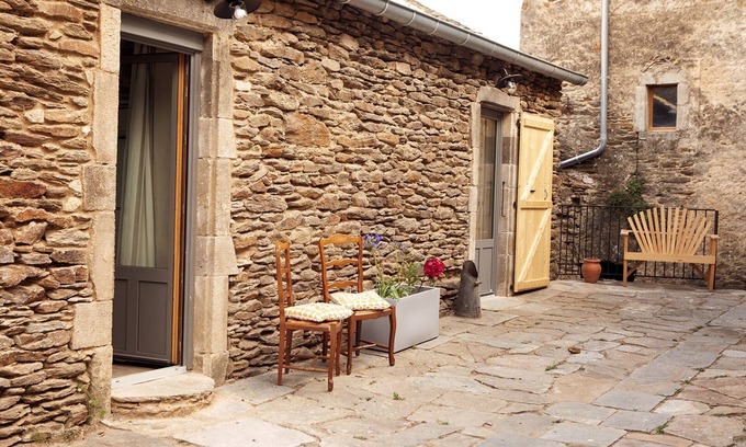 Malbosc Cottage | Stone cottage with a magnificent view of the Cévennes valleys Lune