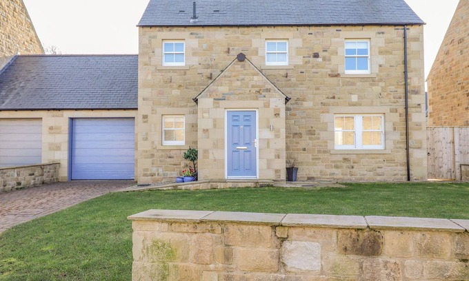 Chathill Cottage | STONE CROFT HOUSE, luxury holiday cottage, with open fire in Beadnell