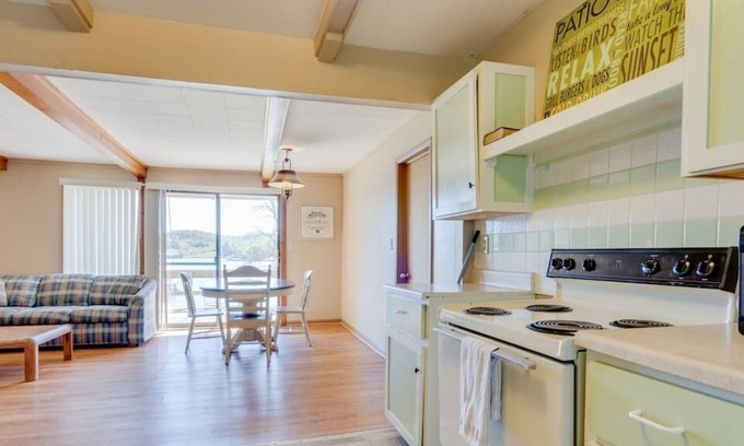 Camdenton Cottage | Stone House at BonAire Resort