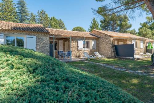 La Roque-sur-Pernes House | Stone villa in the heart of Provence
