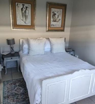 Oudtshoorn Apartment | Stonehenge Cottage