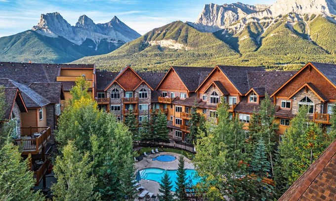 Canmore Hotel | Stoneridge Mountain Resort