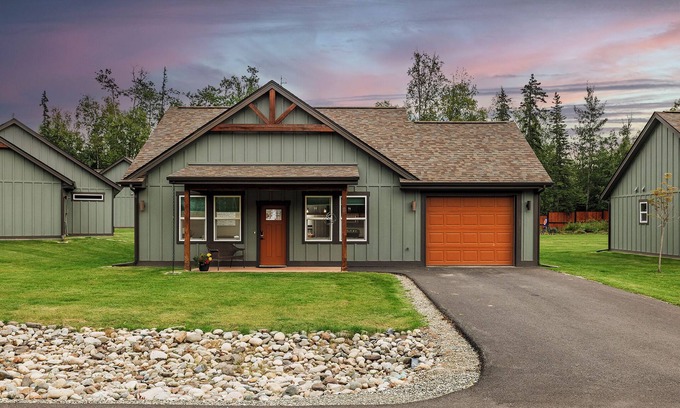 Wasilla Cottage | Stoneridge Place Cottage #2 - Vacation or Executive Retreat 2BR 2BA Garage!