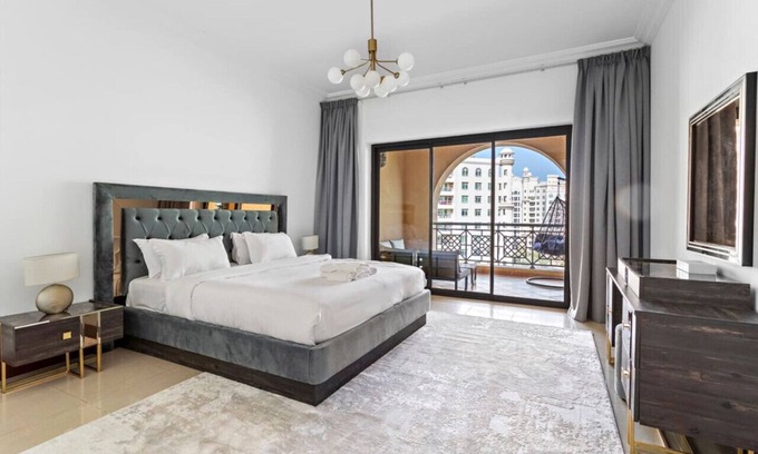 Palm Jumeirah Apartment | StoneTree - Golden Mile 6 2 BR - Famous Location