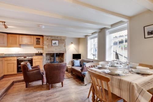 Robin Hood's Bay House | Storm Cottage