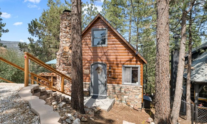 Big Bear City Cottage | Story Book Cottage w/Spa, Close To Free Trolley