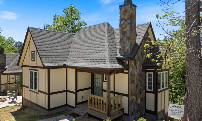 Eureka Springs Historic District Cottage | Storybook Cottage at Tudor Suites
