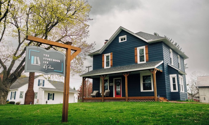 Orrville House | Storybook Inn | Near Amish Country | Game Table