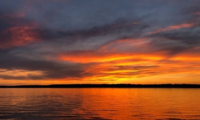 Whitehall Cottage | Storybook Sunset Cottage on White Lake. Excellent Location. Dock & Kayaks.