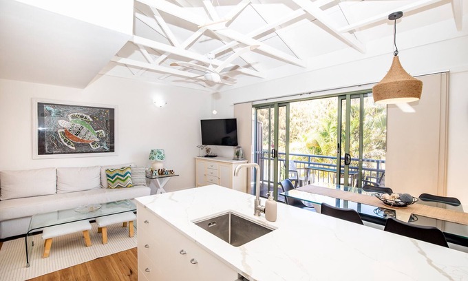 Point Lookout Apartment | Straddie Breeze - A gorgeous fully renovated beachside apartment