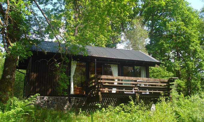 Taynuilt Cabin | Strae is a Charming Log Cabin, Deep in the Forest, by a Babbling Burn.