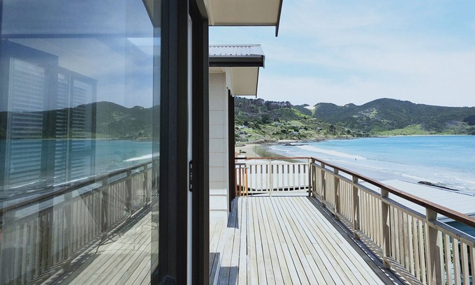 Ahipara House | Straight across the road from the beach, make the very best of coastal living.