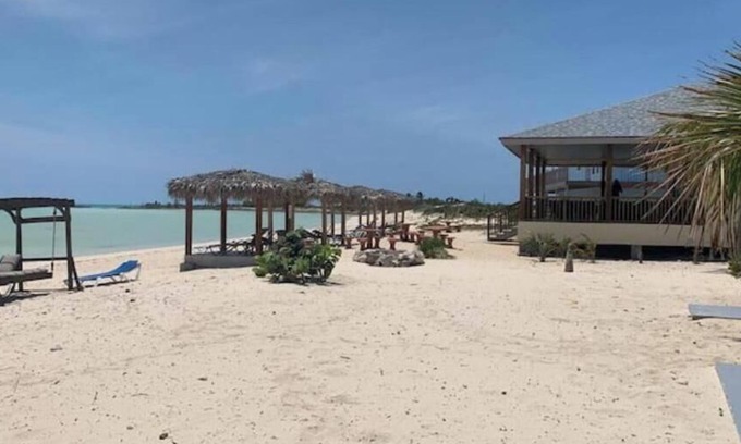 New Bight House | Strawberry Bungalow On Fountain Bay