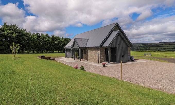 Murthly Cottage | STRAWBERRY COTTAGE, pet friendly, luxury holiday cottage in Dunkeld