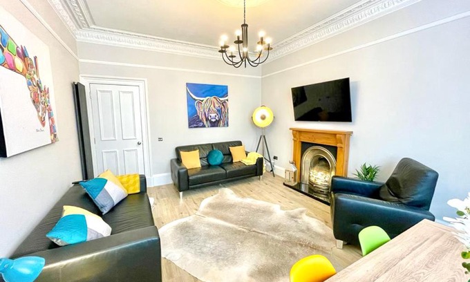 Leith Apartment | Striking 3 Bed Near Arthur's Seat. Newly Reno'd