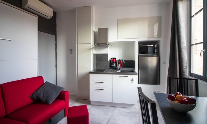 Saint-Paul-Trois-Chateaux Apartment | Studio-Superior-Private Bathroom-Landmark view-Le Studio