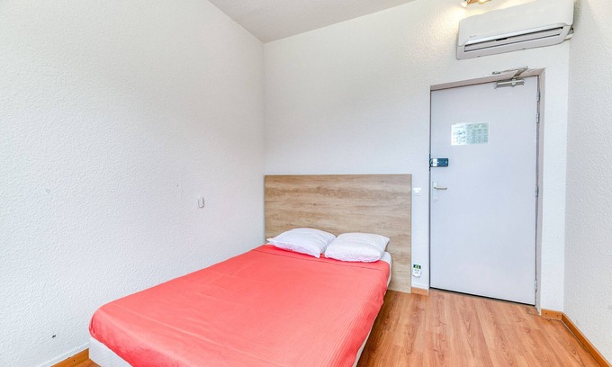 Arvillard Apartment | Studio '103' with Shared Pool, Shared Terrace and Wi-Fi