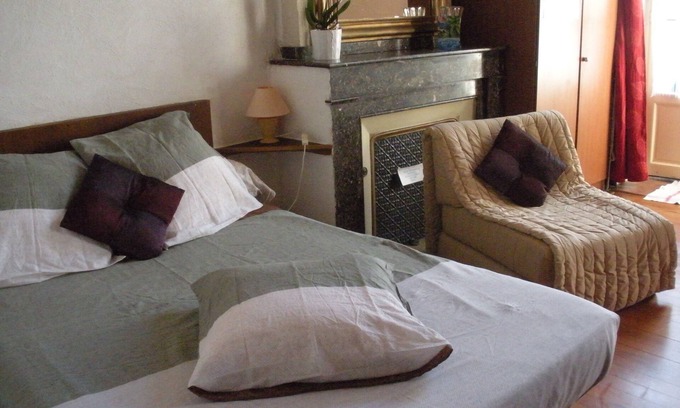 Bagneres-de-Bigorre Apartment | Studio 1st floor retro with balcony in 19th century house, next to thermal baths