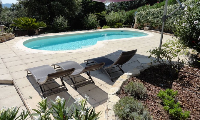 Gareoult Apartment | STUDIO 2 INDEPENDENT PERS WITH SWIMMING POOL