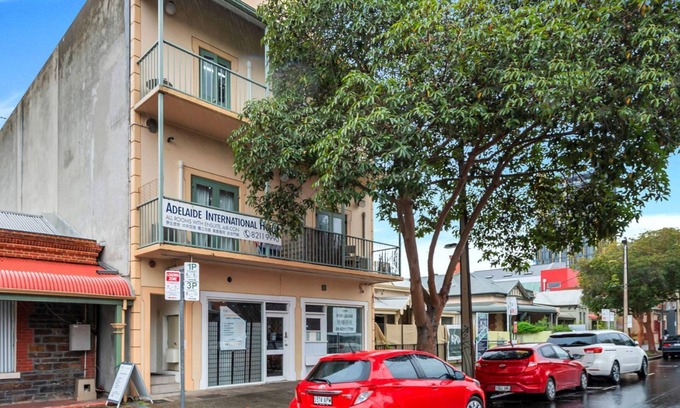 Adelaide Central Business District Cabin | Studio 20 - Wright Lodge