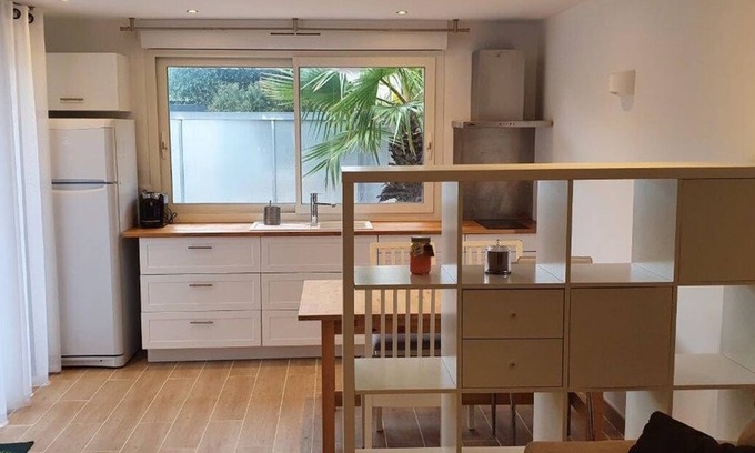 Meze Apartment | Studio 25m2 200 meters from the beach