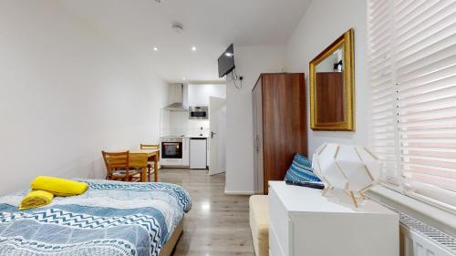 Mapesbury Apartment | Studio 48B
