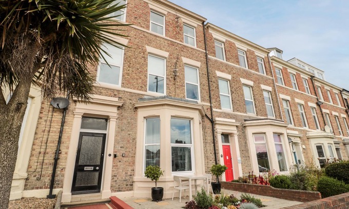Tynemouth Cottage | STUDIO 51 @ TYNEMOUTH, romantic, with a garden in Tynemouth
