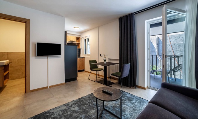 Parcines Apartment | Studio 'Apartment 10' with Mountain View, balcony & Wi-Fi