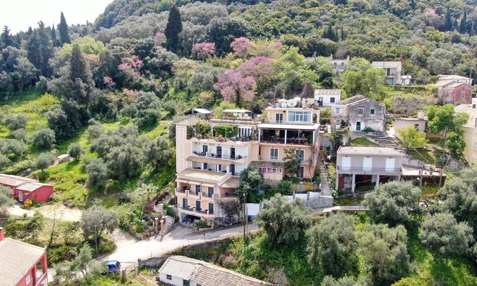 Notos Apartment | Studio Apartment "75 steps taverna two-bedroom" with Sea View, Balcony & Wi-Fi