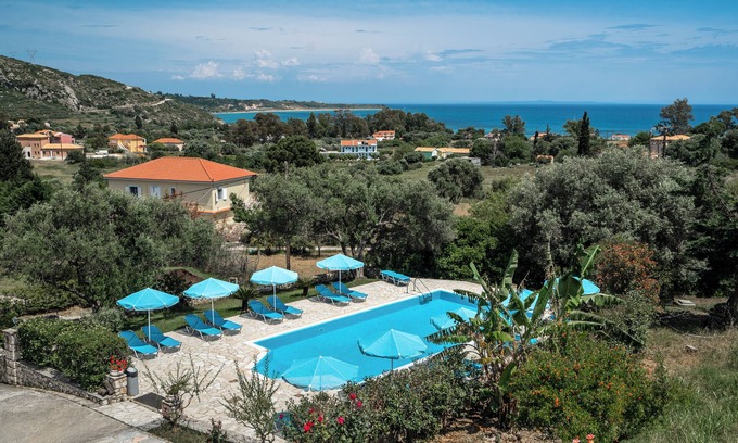 Kateleios Apartment | Studio Apartment "Anemona 2" with Shared Pool & Wi-Fi