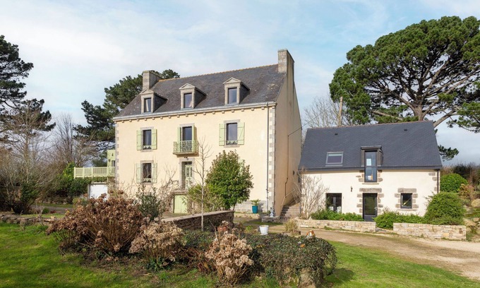 Concarneau Apartment | Studio Apartment 'Avec Terrasse Au Calme' with Private Terrace, Private Garden and Wi-Fi