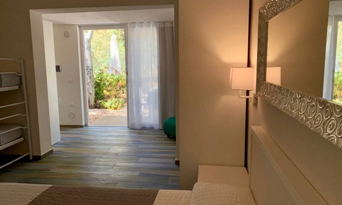 Chiesiola Apartment | Studio Apartment 'Baia Falcone-Villetta Mare 103' with Sea View, Wi-Fi and Air Conditioning