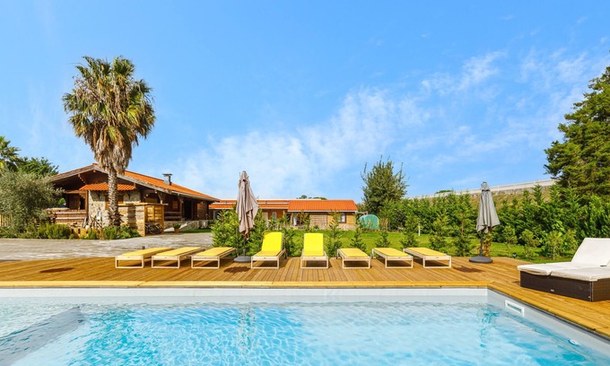 Palmela Apartment | Studio Apartment "Chalé Do Vale - Armani" with Shared Pool, Private Terrace & Wi-Fi