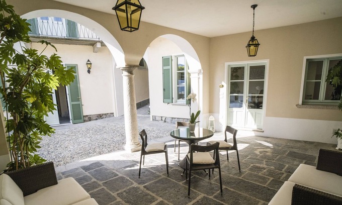 Crabbia Apartment | Studio apartment in beautiful 18th century villa with private covered patio